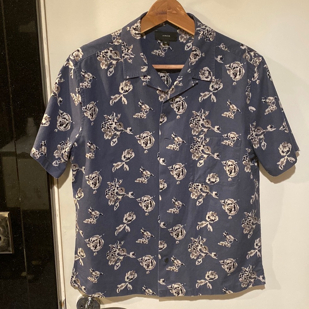 Vince Single pocket cotton short sleeve button shirt. Like new. Dark blue.